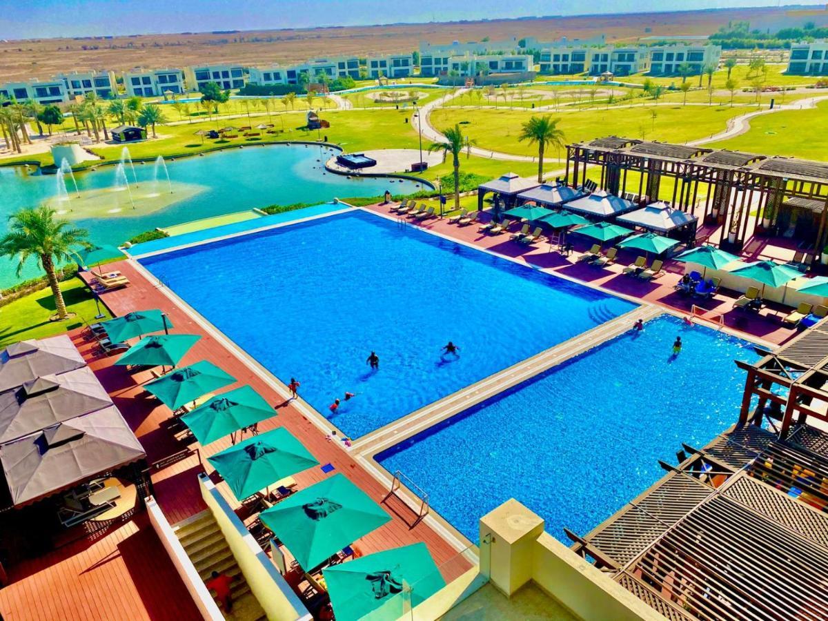 Retaj Salwa Resort & Spa Ad Dawhah Esterno foto The pool at the Al-Jazair Resort