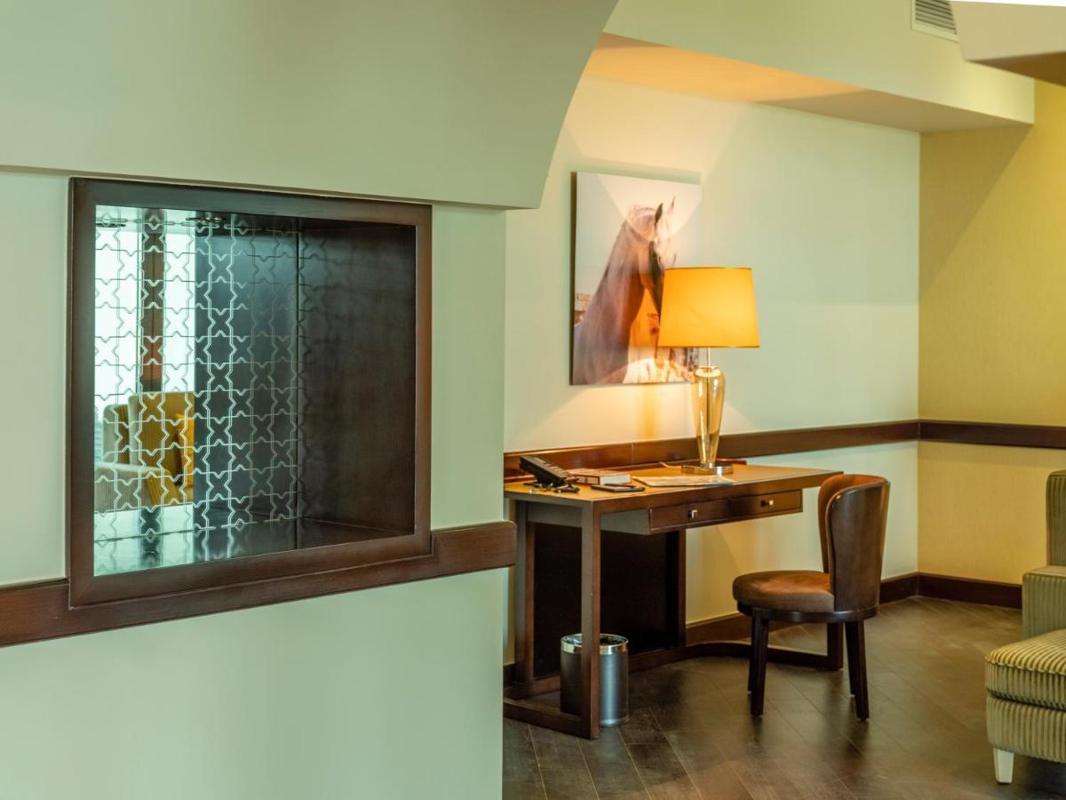 Retaj Salwa Resort & Spa Ad Dawhah Esterno foto A room at the Inn at the Opera