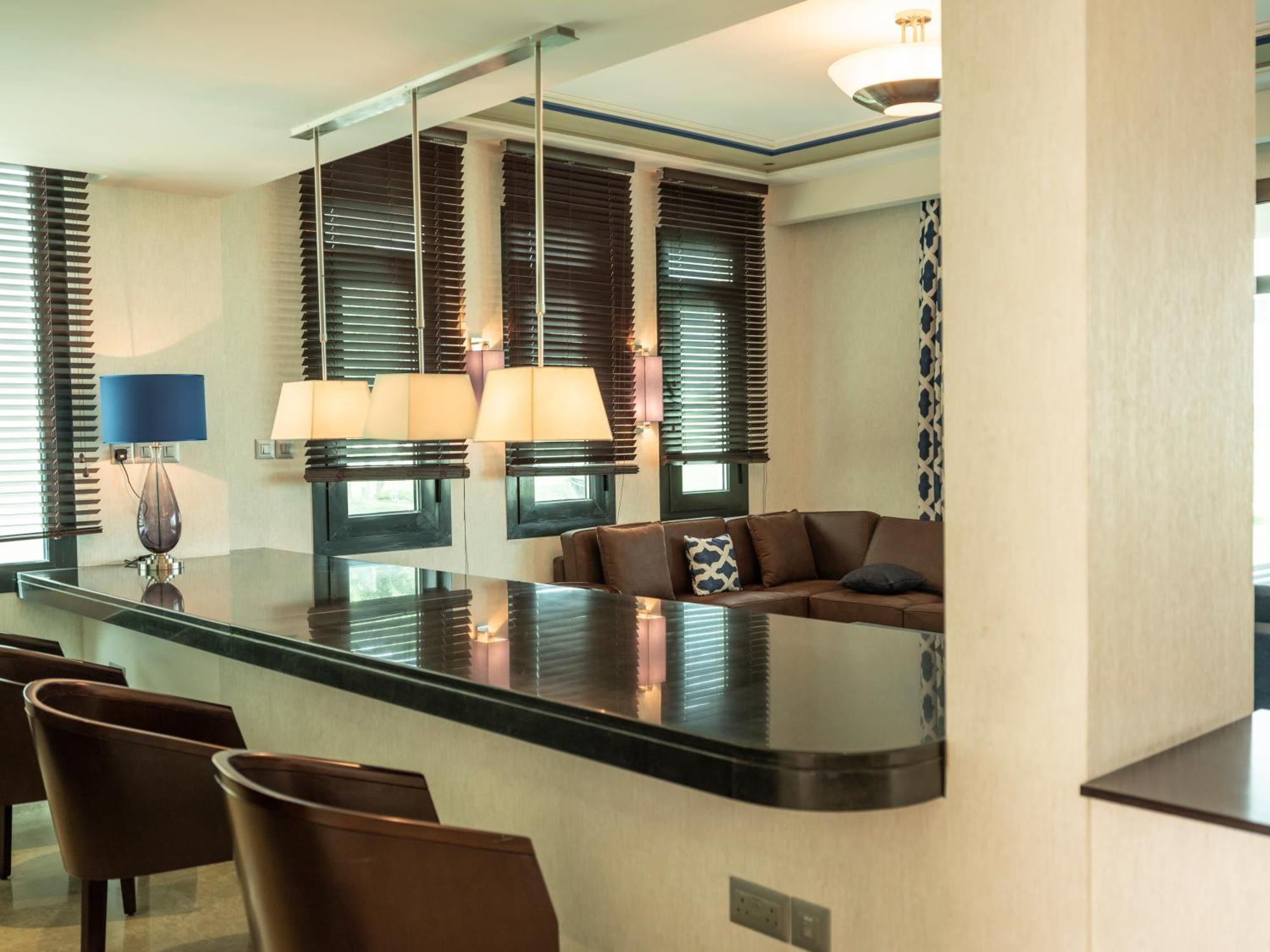 Retaj Salwa Resort & Spa Ad Dawhah Esterno foto A modern interior