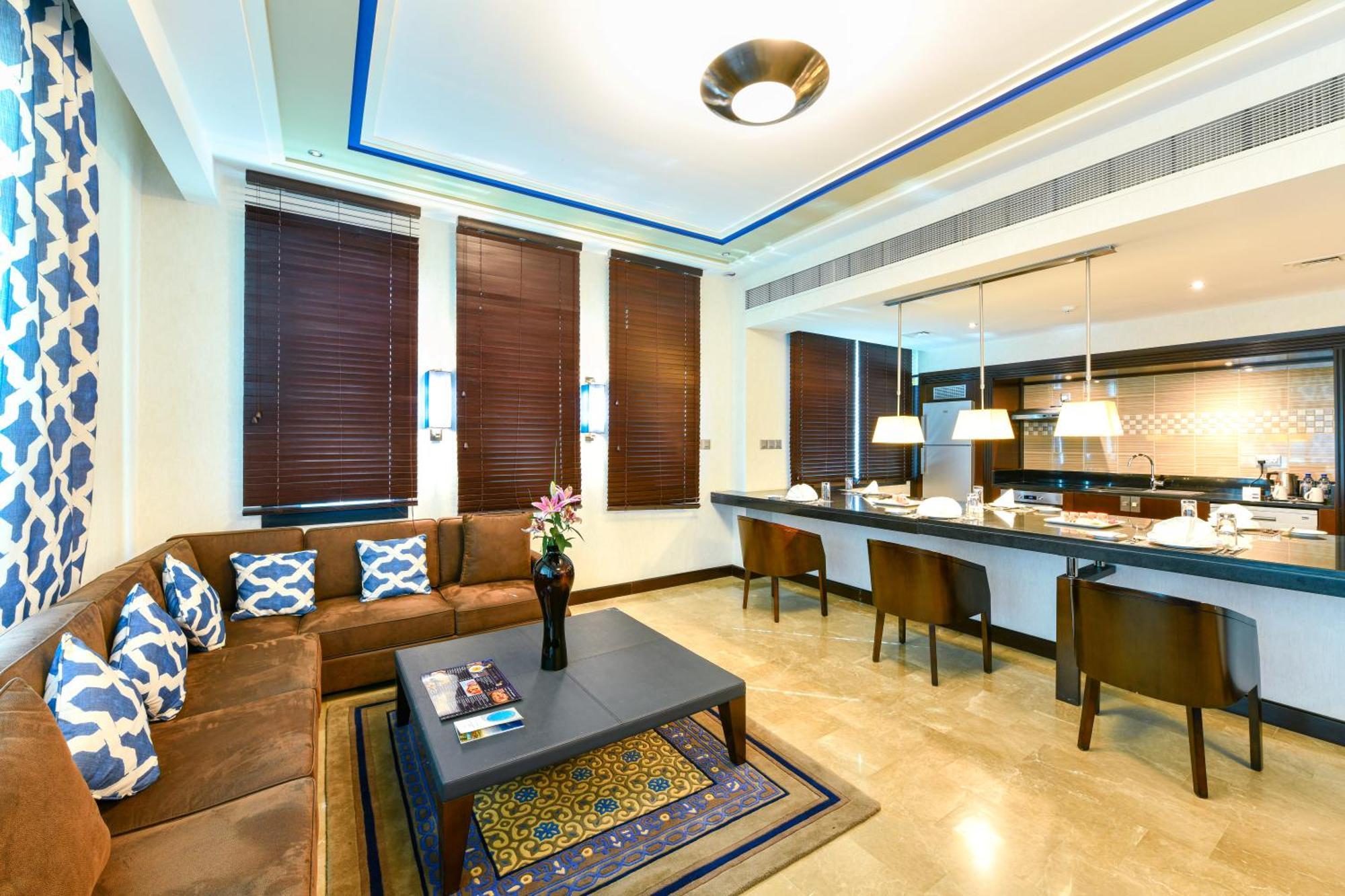 Retaj Salwa Resort & Spa Ad Dawhah Esterno foto A suite at the hotel