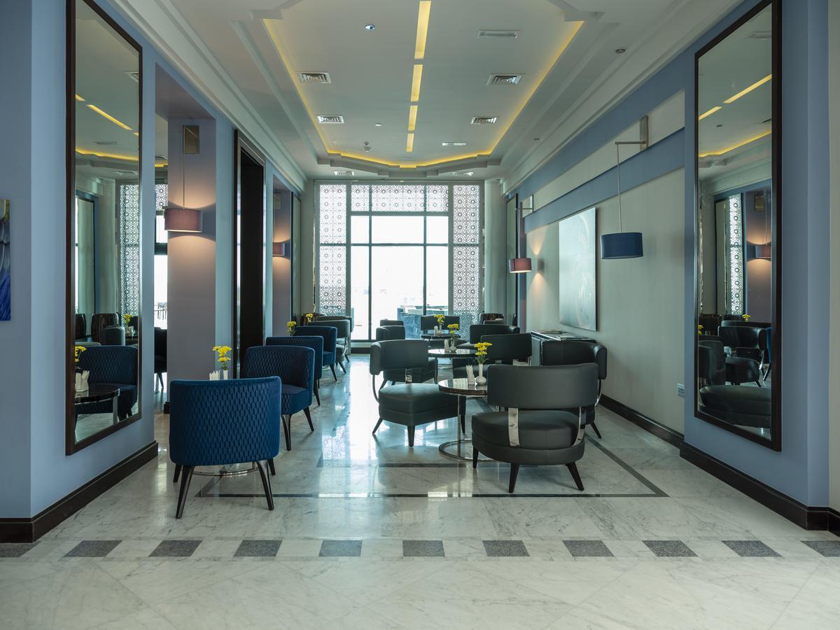 Retaj Salwa Resort & Spa Ad Dawhah Esterno foto The lounge at the airport