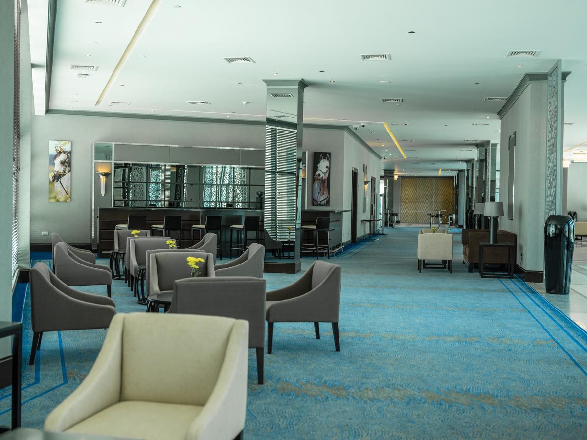 Retaj Salwa Resort & Spa Ad Dawhah Esterno foto The lounge at the airport