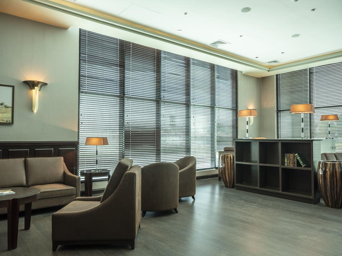 Retaj Salwa Resort & Spa Ad Dawhah Esterno foto The lounge at the airport