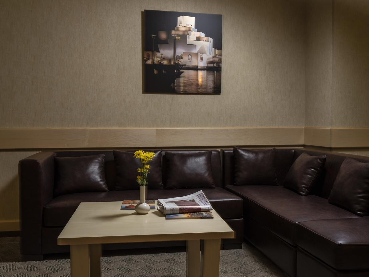 Retaj Salwa Resort & Spa Ad Dawhah Esterno foto A lounge at the airport