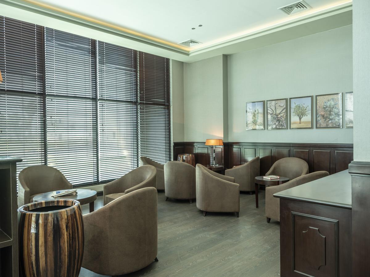 Retaj Salwa Resort & Spa Ad Dawhah Esterno foto The lounge at the airport