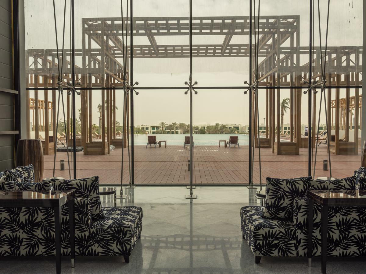 Retaj Salwa Resort & Spa Ad Dawhah Esterno foto The interior of the hotel