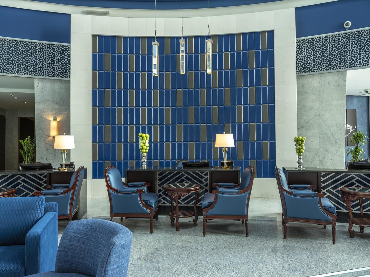 Retaj Salwa Resort & Spa Ad Dawhah Esterno foto The lobby of the hotel