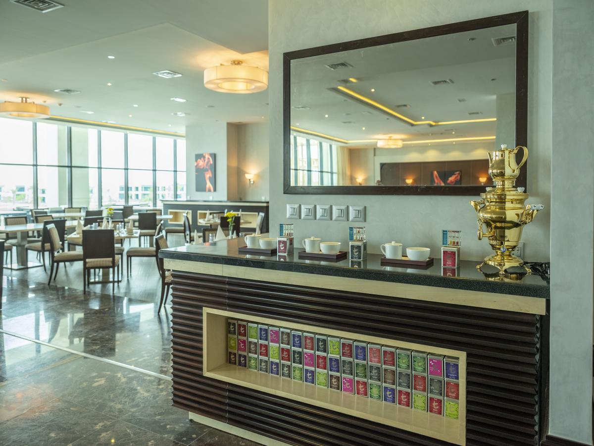 Retaj Salwa Resort & Spa Ad Dawhah Esterno foto The lounge at the airport