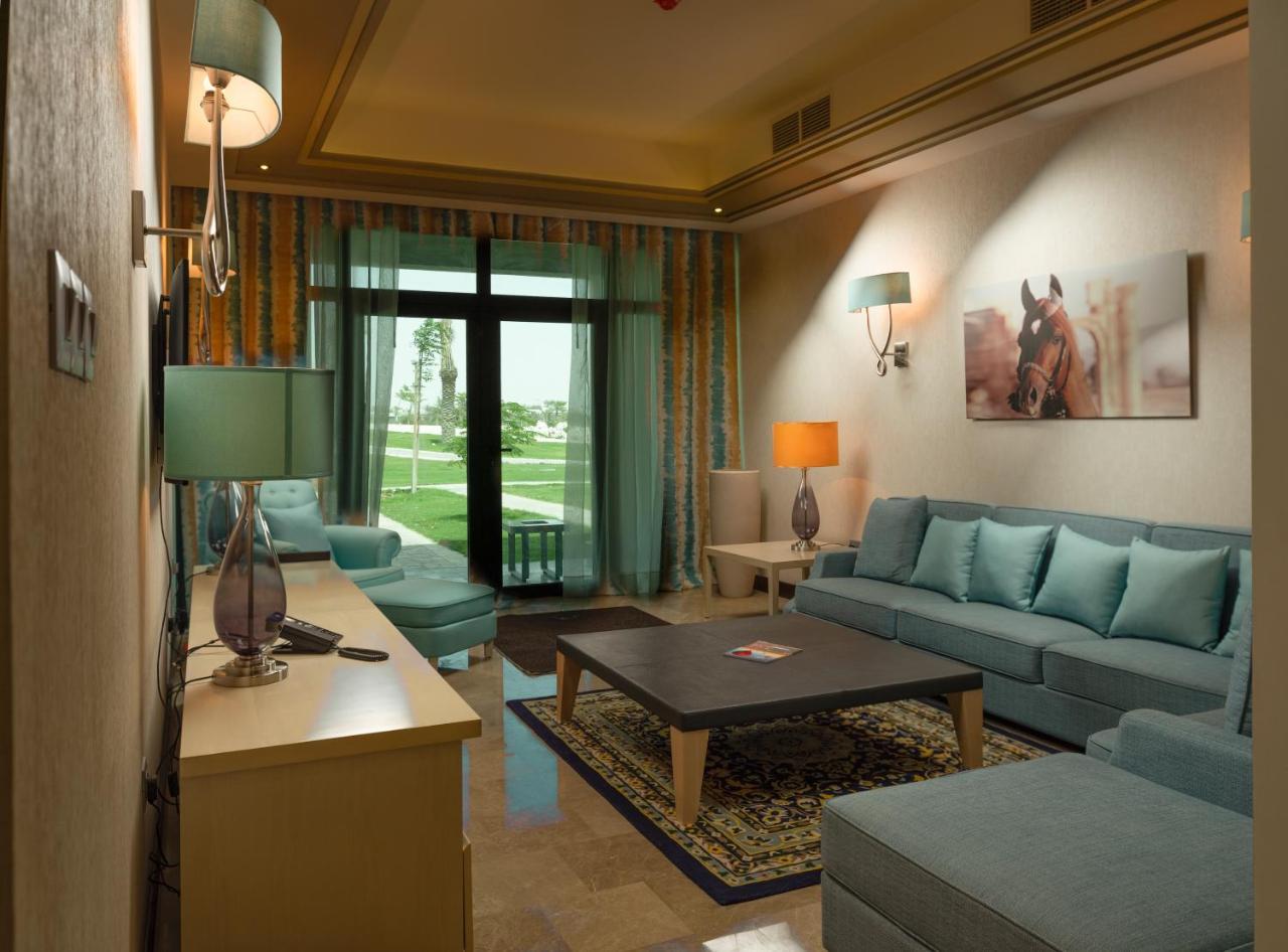 Retaj Salwa Resort & Spa Ad Dawhah Esterno foto A living room in a suite at the Ritz-Carlton, Dubai