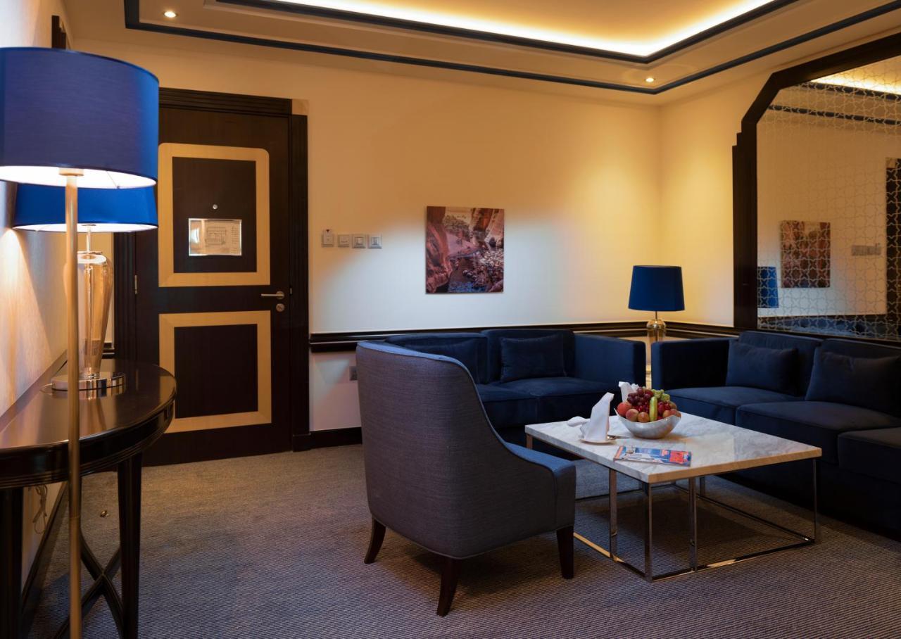 Retaj Salwa Resort & Spa Ad Dawhah Esterno foto A suite at the hotel