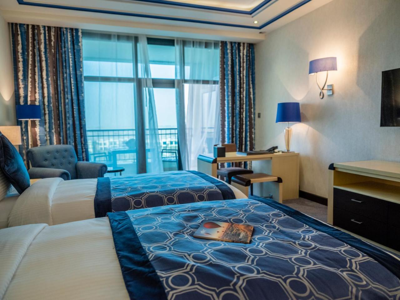 Retaj Salwa Resort & Spa Ad Dawhah Esterno foto A room at the hotel